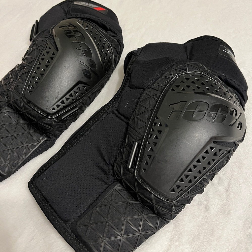 100 Percent Size Large Black Protective Knee Pads for Biking - High Impact - Picture 2 of 6